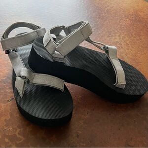 Teva Flatform Universal Sandal